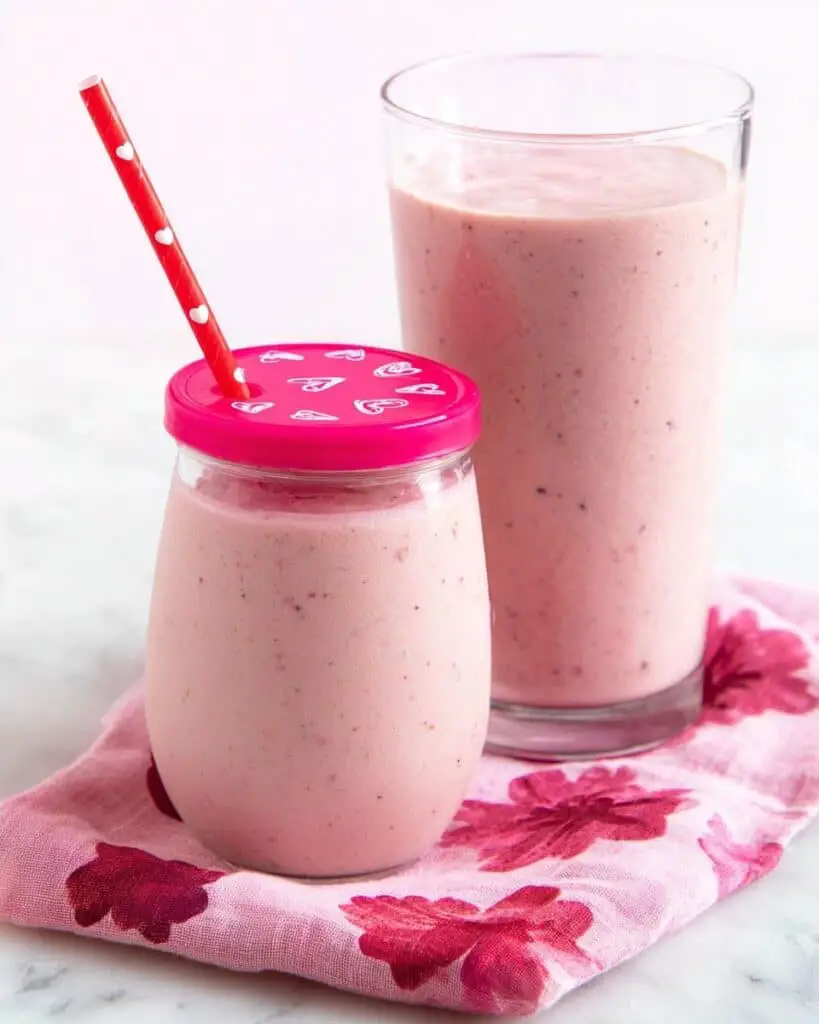 5 Minute Strawberry-Banana-Oat Smoothie Recipe